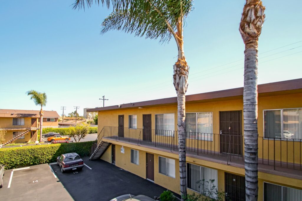 Imperial Palms Apartments